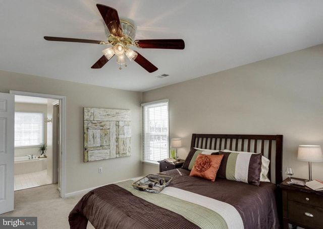 5511 VILLAGE CENTER DR, Centreville, VA 20120