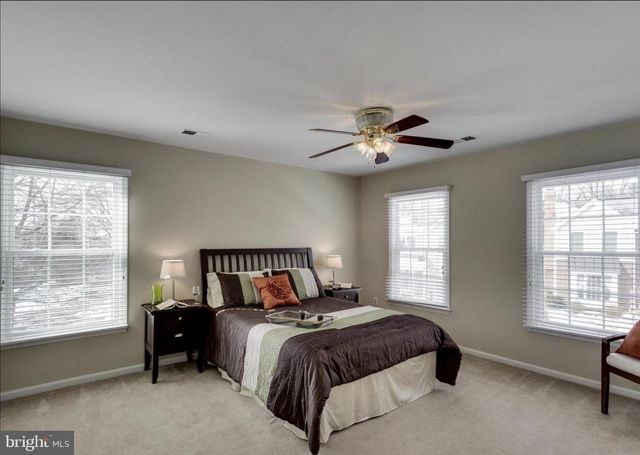 5511 VILLAGE CENTER DR, Centreville, VA 20120