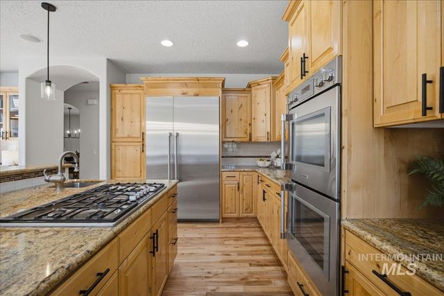 9395 W Pandion Ct, Garden City, ID 83714