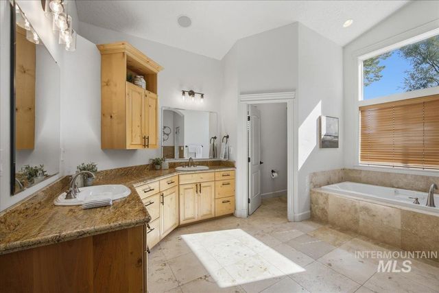 9395 W Pandion Ct, Garden City, ID 83714