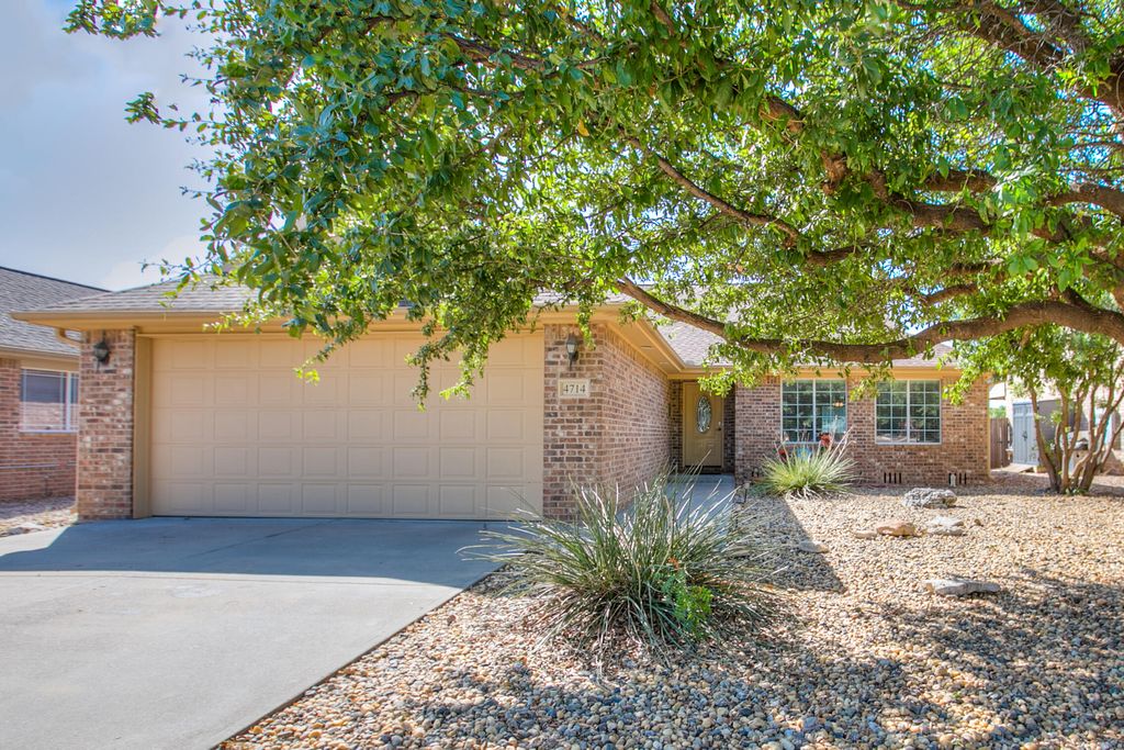 Image 1 of property listing at 4714 Oak Grove Boulevard, San Angelo, TX 76904
