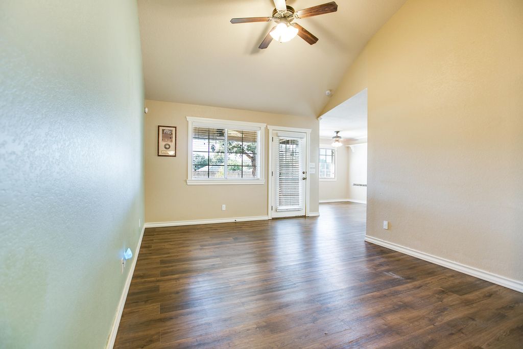 Image 13 of property listing at 4714 Oak Grove Boulevard, San Angelo, TX 76904
