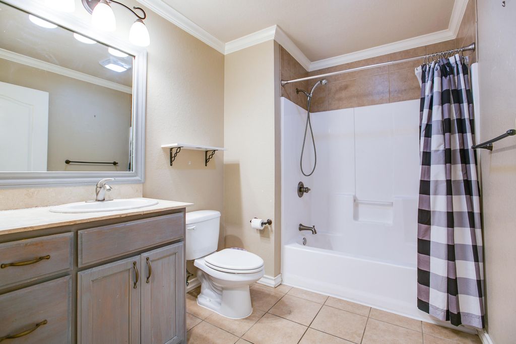 Image 14 of property listing at 4714 Oak Grove Boulevard, San Angelo, TX 76904