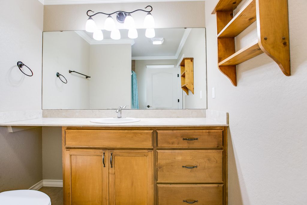 Image 15 of property listing at 4714 Oak Grove Boulevard, San Angelo, TX 76904