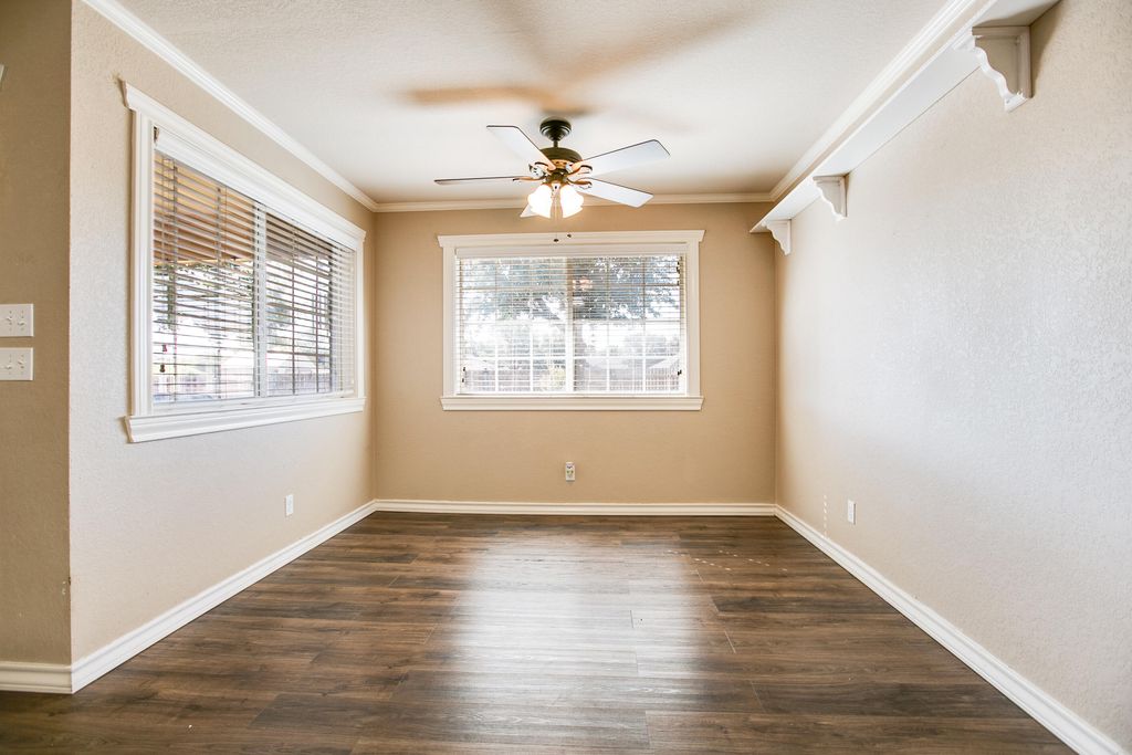 Image 16 of property listing at 4714 Oak Grove Boulevard, San Angelo, TX 76904