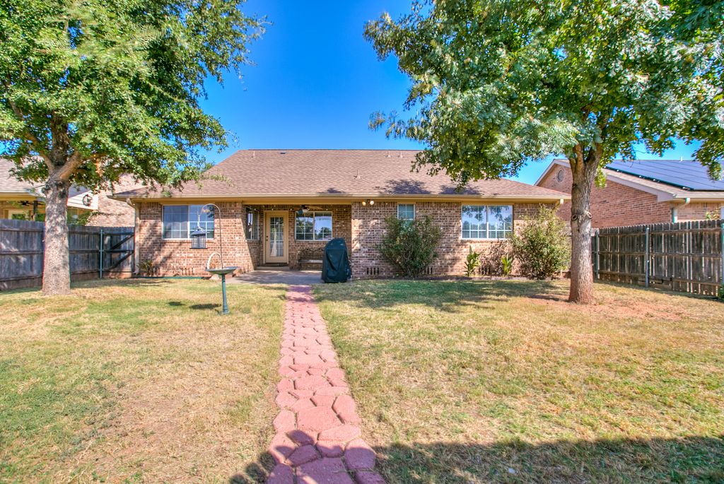 Image 2 of property listing at 4714 Oak Grove Boulevard, San Angelo, TX 76904