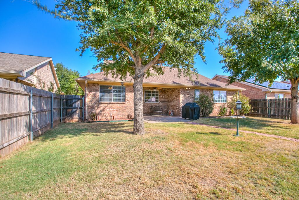 Image 21 of property listing at 4714 Oak Grove Boulevard, San Angelo, TX 76904