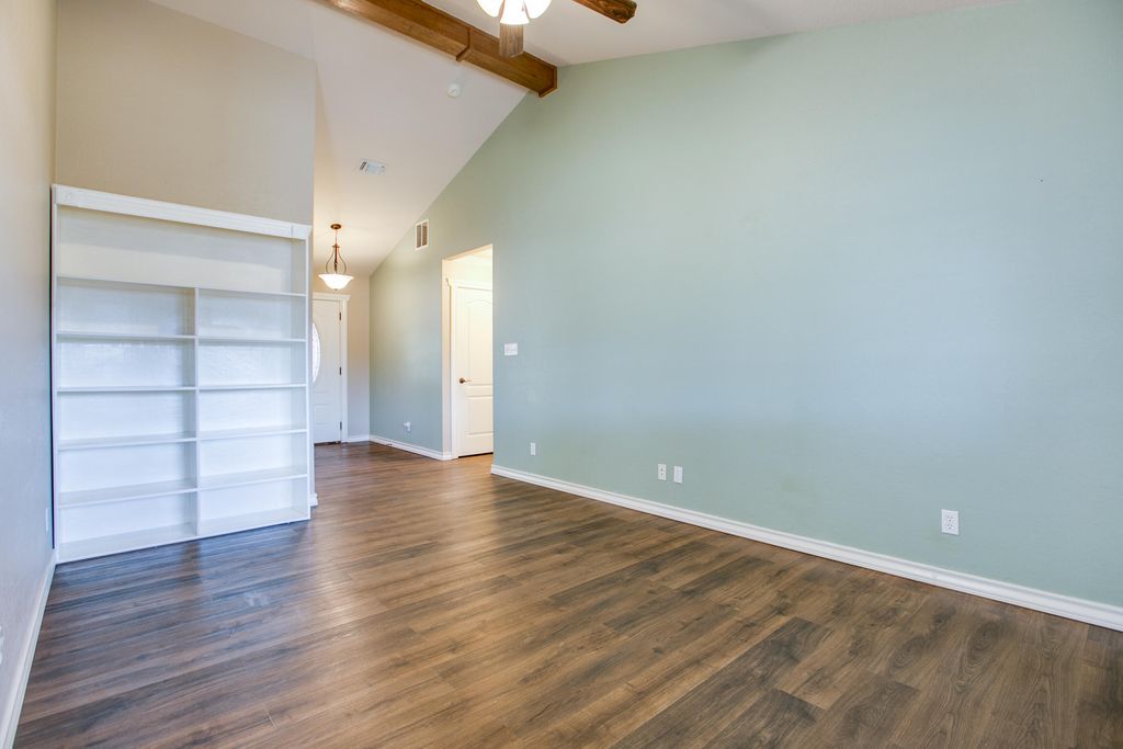 Image 7 of property listing at 4714 Oak Grove Boulevard, San Angelo, TX 76904