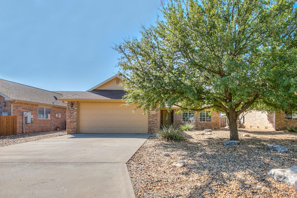 Image 8 of property listing at 4714 Oak Grove Boulevard, San Angelo, TX 76904