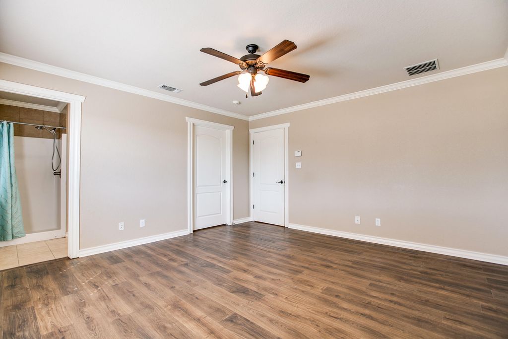 Image 9 of property listing at 4714 Oak Grove Boulevard, San Angelo, TX 76904