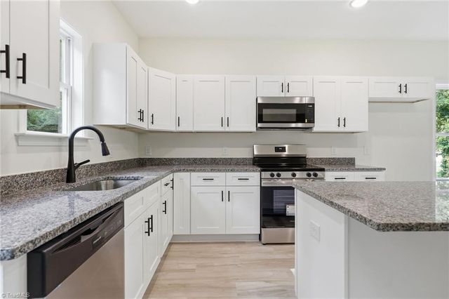 120 Maplewood Avenue, Thomasville, NC 27360
