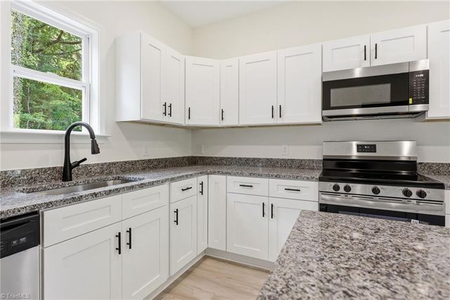 120 Maplewood Avenue, Thomasville, NC 27360
