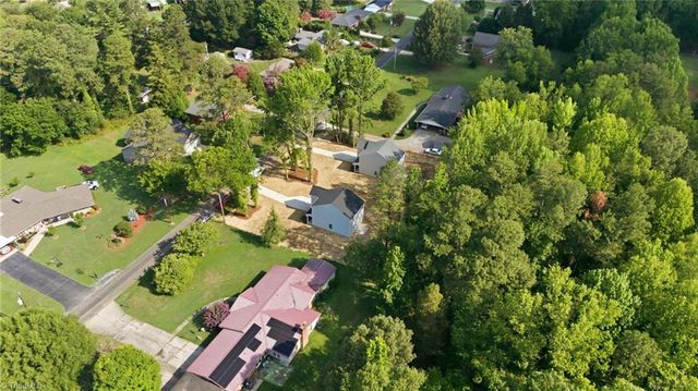 120 Maplewood Avenue, Thomasville, NC 27360