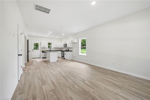 120 Maplewood Avenue, Thomasville, NC 27360