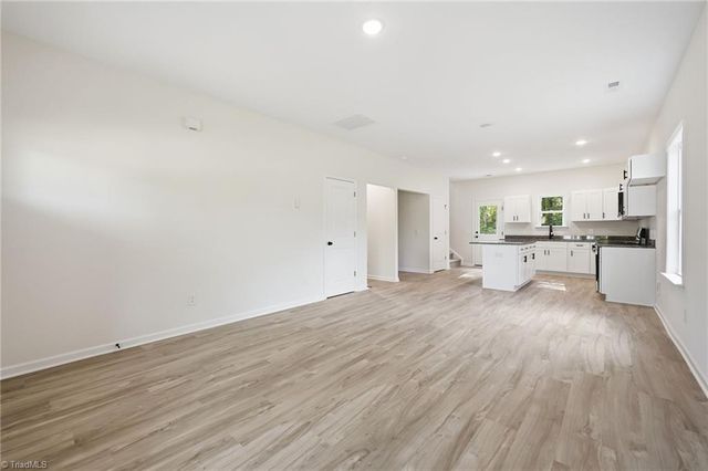 120 Maplewood Avenue, Thomasville, NC 27360