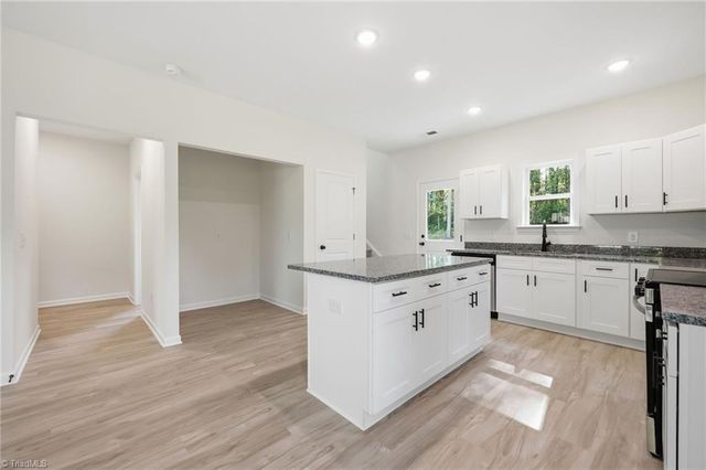 120 Maplewood Avenue, Thomasville, NC 27360
