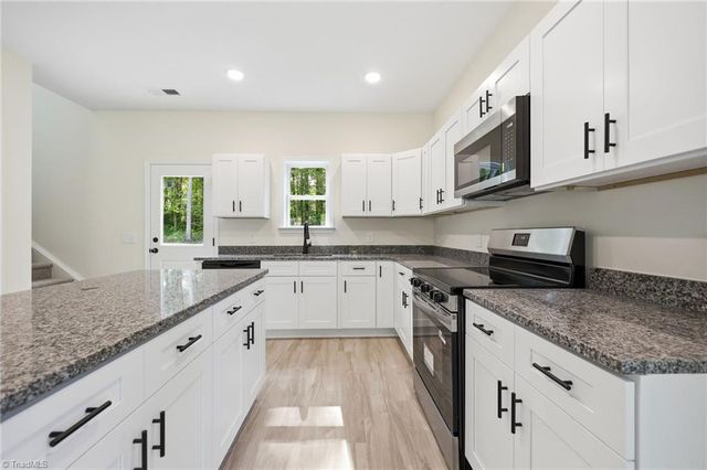 120 Maplewood Avenue, Thomasville, NC 27360