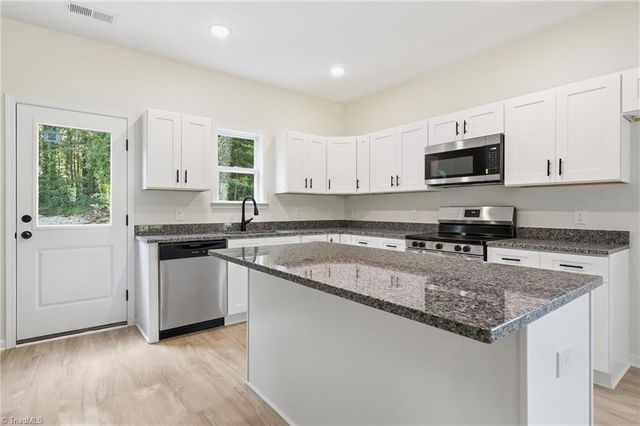 120 Maplewood Avenue, Thomasville, NC 27360