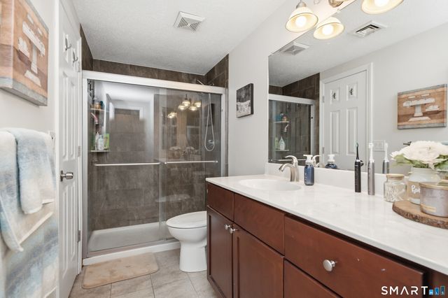 27 Sunridge Lane 27, Cromwell, CT 06416