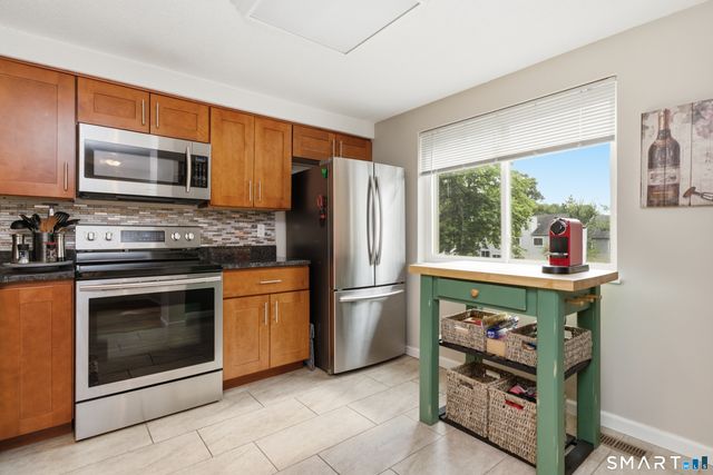 27 Sunridge Lane 27, Cromwell, CT 06416