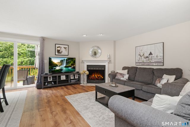 27 Sunridge Lane 27, Cromwell, CT 06416
