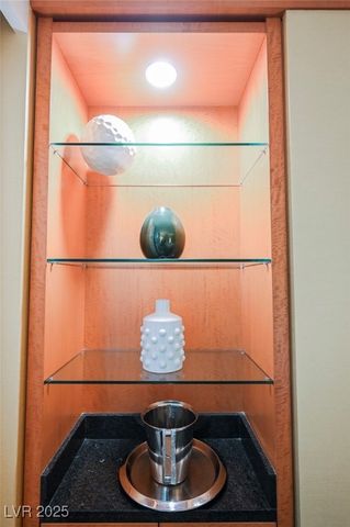 2000 FASHION SHOW Drive 5400, Las Vegas, NV 89109