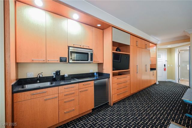 2000 FASHION SHOW Drive 5400, Las Vegas, NV 89109