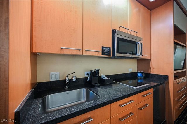 2000 FASHION SHOW Drive 5400, Las Vegas, NV 89109