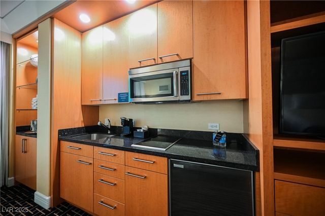 2000 FASHION SHOW Drive 5400, Las Vegas, NV 89109