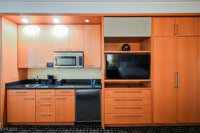 2000 FASHION SHOW Drive 5400, Las Vegas, NV 89109