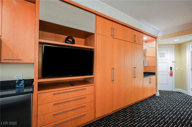 2000 FASHION SHOW Drive 5400, Las Vegas, NV 89109