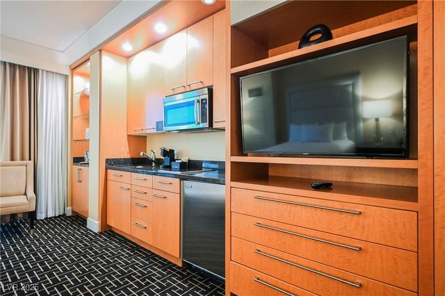 2000 FASHION SHOW Drive 5400, Las Vegas, NV 89109