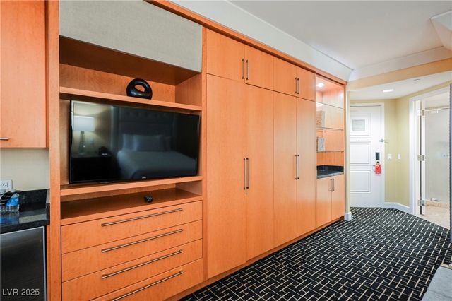 2000 FASHION SHOW Drive 5400, Las Vegas, NV 89109