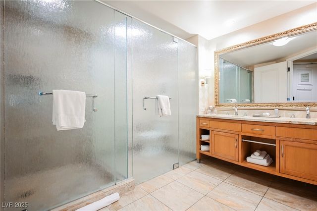 2000 FASHION SHOW Drive 5400, Las Vegas, NV 89109