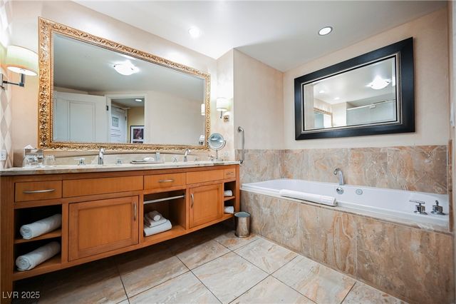 2000 FASHION SHOW Drive 5400, Las Vegas, NV 89109