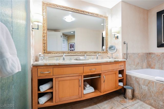 2000 FASHION SHOW Drive 5400, Las Vegas, NV 89109