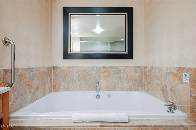 2000 FASHION SHOW Drive 5400, Las Vegas, NV 89109