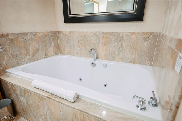 2000 FASHION SHOW Drive 5400, Las Vegas, NV 89109