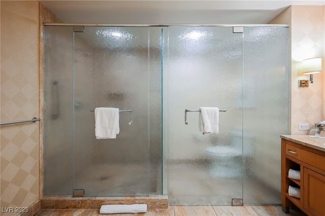 2000 FASHION SHOW Drive 5400, Las Vegas, NV 89109