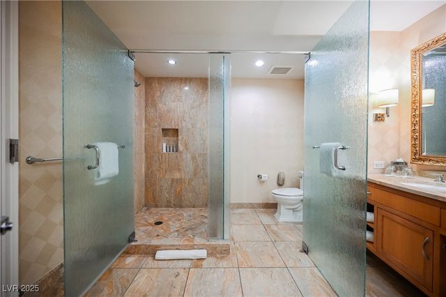 2000 FASHION SHOW Drive 5400, Las Vegas, NV 89109