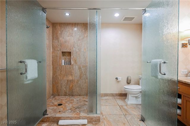 2000 FASHION SHOW Drive 5400, Las Vegas, NV 89109