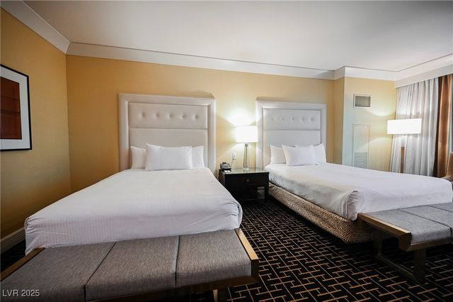 2000 FASHION SHOW Drive 5400, Las Vegas, NV 89109