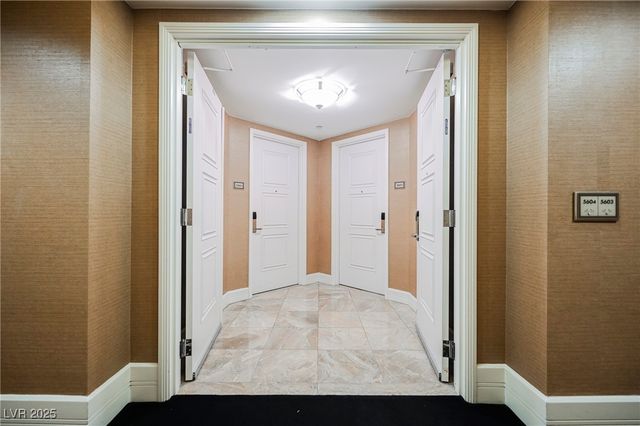 2000 FASHION SHOW Drive 5400, Las Vegas, NV 89109