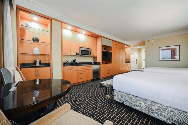 2000 FASHION SHOW Drive 5400, Las Vegas, NV 89109