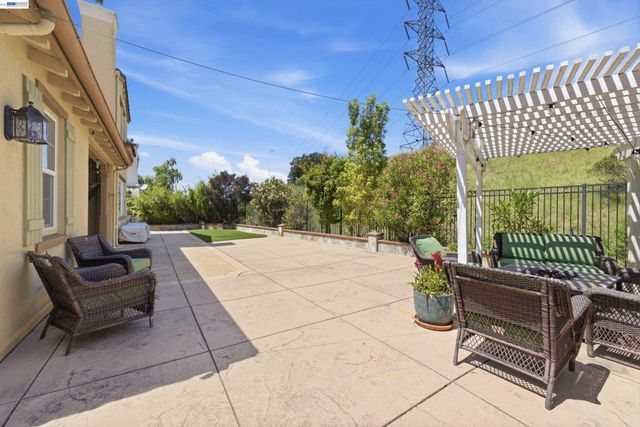 282 Drummond Dr, Hayward, CA 94542