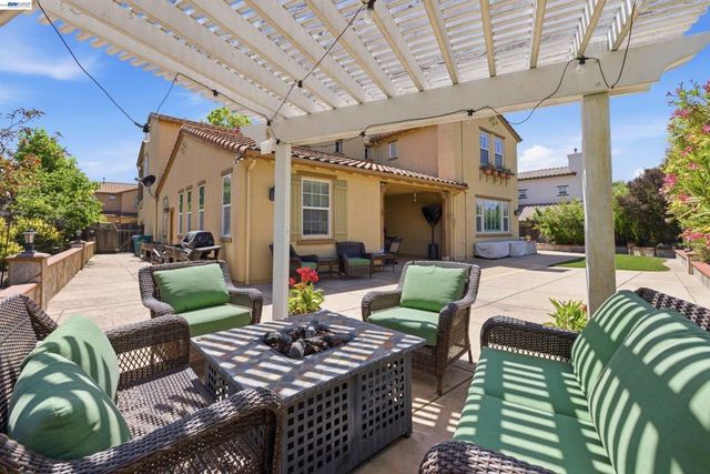 282 Drummond Dr, Hayward, CA 94542