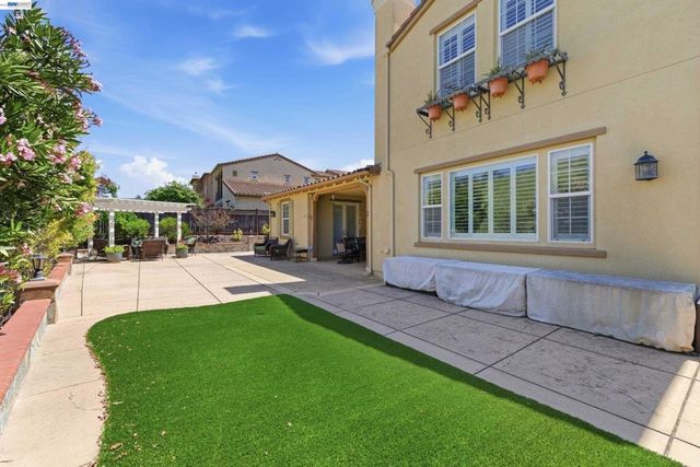 282 Drummond Dr, Hayward, CA 94542