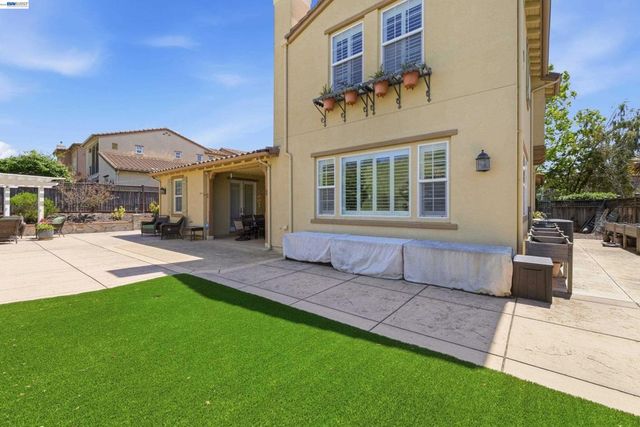 282 Drummond Dr, Hayward, CA 94542
