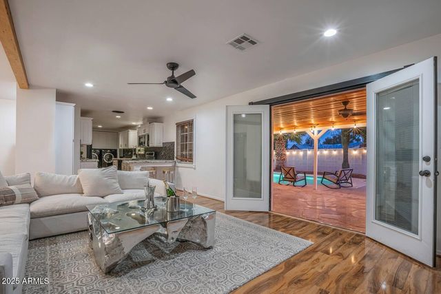 6901 E OAK Street, Scottsdale, AZ 85257