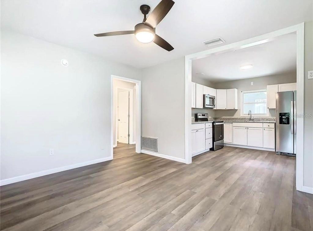 Image 13 of property listing at 1040 DOROTHY STREET, Lakeland, FL 33815